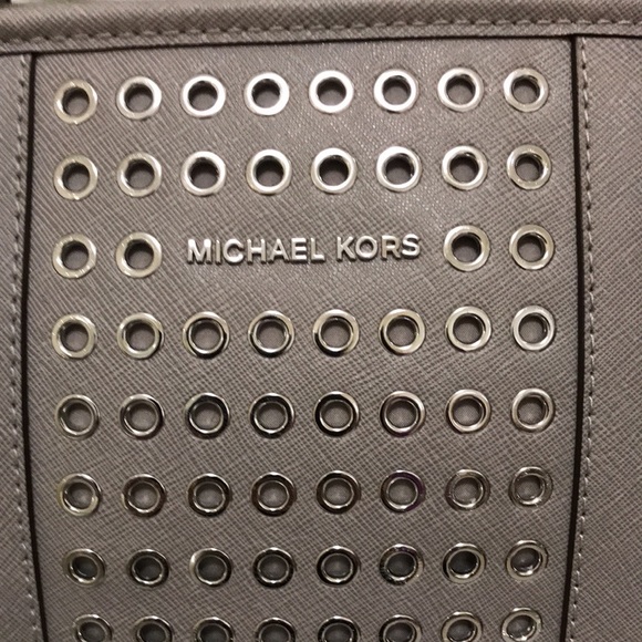 Michael Kors Jet Set Grommet Leather Tote - Picture 4 of 16